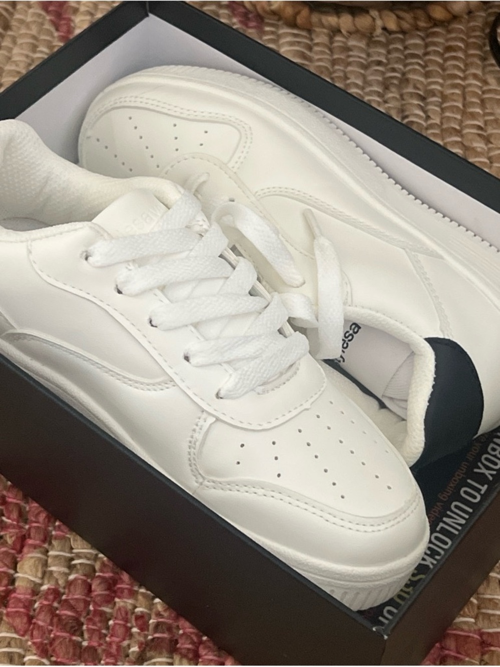 White Men's Low-Top Leather Sneakers